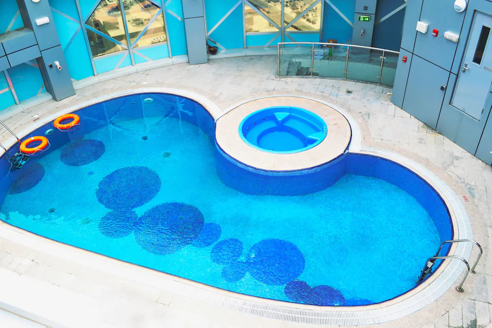 استخر سرباز هتل سیتی سیزنز تاورز دبی